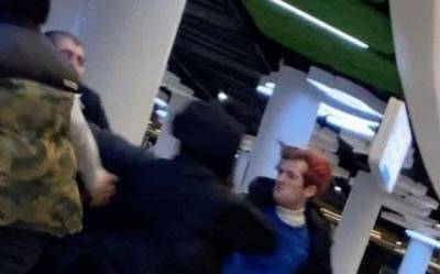 В петербургском ТРК «Галерея» подрались тиктокеры, охрана и посетители из-за девушки - znak.com - Санкт-Петербург