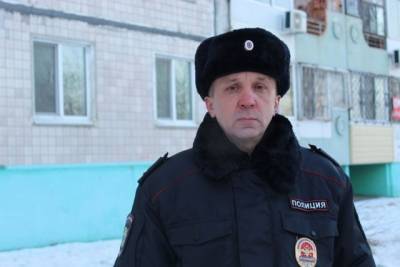 В Комсомольске полицейский спас из пожара двух детей, бабушку и собаку - hab.aif.ru - Комсомольск