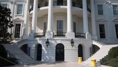 Дональд Трамп - Майк Помпео - Джозеф Байден - Питер Наварро - В Белом доме назвали непродуктивными санкции Китая против администрации Трампа - gazeta.ru - США - Вашингтон