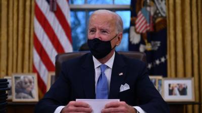 Дональд Трамп - Джо Байден - Президент США Джо Байден подписал больше десятка президентских указов - svoboda.org - США - Мексика