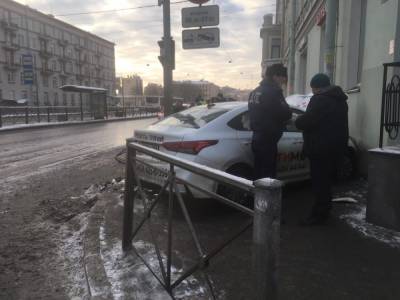 Машина сбила пешехода на Лиговском из-за столкновения с другим авто - neva.today - Санкт-Петербург - Лиговск