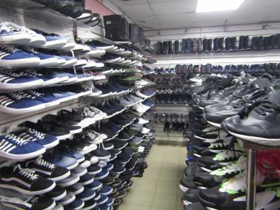 В магазине Кингисеппа изъяли более 2 тысяч пар “паленой” обуви - ivbg.ru - Ленобласть