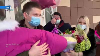 В Уфе сотрудники ГИБДД помогли беременной женщине добраться до роддома - bash.news - Уфа