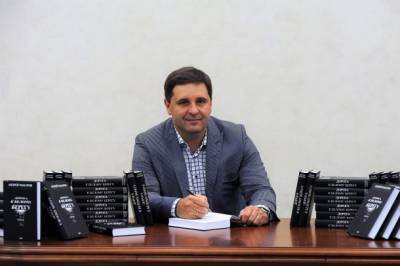 Андрей Макаров - Писатель Андрей Макаров: «Вместе народы России создают тот загадочный русский дух, который не всегда понятен европейцам» - bnkomi.ru - респ. Коми