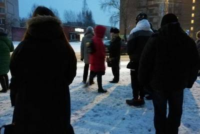 Жителям Запсковья пришлось мерзнуть на морозе в ожидании автобусов - mk-pskov.ru - Псков