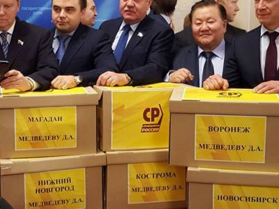 Сергей Миронов - Захар Прилепин - «Наспех сколоченное объединение»: власть нашла способ «задавить» коммунистов новой тройной партией - bloknot.ru