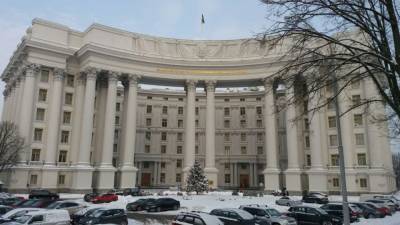 Виктор Медведчук - Украинский МИД прокомментировал передачу удерживаемых лиц Киеву - riafan.ru - Киев - Луганская обл. - Донецкая обл.