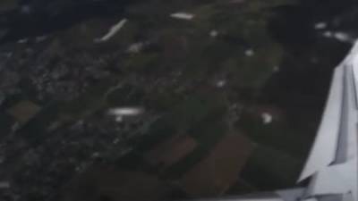 Пассажир самолёта запечатлел на видео странный объект в небе - ufacitynews.ru - Сингапур