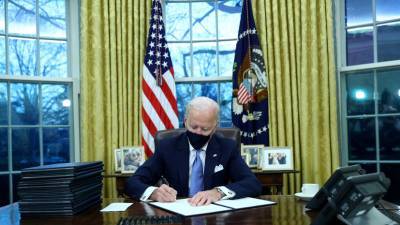 Дональд Трамп - Джо Байден - Отмена решений Трампа по ВОЗ, климату и мигрантам: Байден подписал первые указы на посту президента США - russian.rt.com - США - Мексика