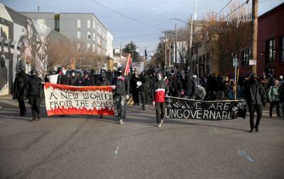 Джо Байден - Марши и погром офиса демократов: в США протесты после инаугурации Байдена - rbc.ua - США - New York