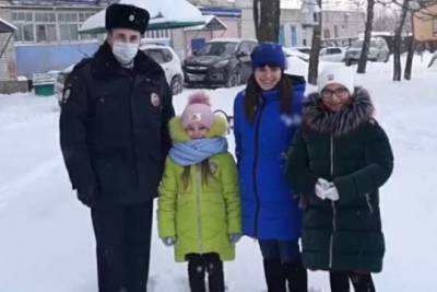 Владимир Колокольцев - Ирина Волк - Владимир Колокольцев подписал приказ о награждении полицейского медалью «За смелость во имя спасения» - versia.ru - Нижегородская обл. - Арзамас