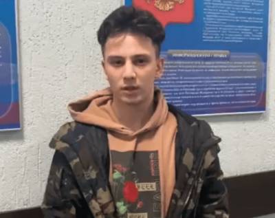 Блогер - Полуголый блогер, проехавший на капоте по Невскому, заплатит штраф - neva.today - Санкт-Петербург