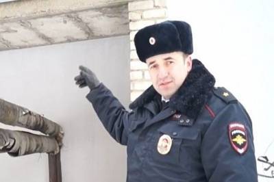Владимир Колокольцев - Ирина Волк - Колокольцев наградил спасшего людей из горящего общежития полицейского - aif.ru - Арзамас