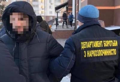 В Киеве задержали торговца фейковыми справками об отсутствии коронавируса (фото) - facenews.ua - Киев - район Дарницкий
