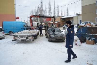 В Серпухове эвакуируют автомобили, припаркованные у контейнерных площадок - serp.mk.ru