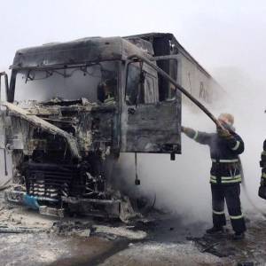 В Бердянске загорелась фура. Фото - reporter-ua.com - Запорожская обл. - Бердянск - Гсчс