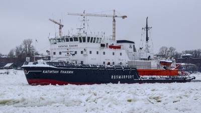 Ледокол разогнал рыбаков на Финском заливе — видео - 5-tv.ru - Санкт-Петербург