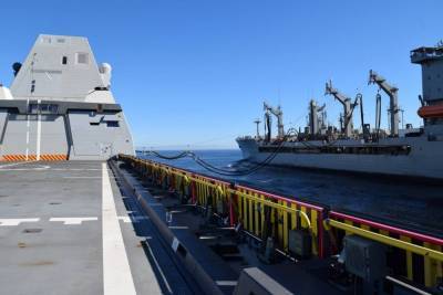 Стелс-эсминец Michael Monsoor класса Zumwalt ВМС США отработал пополнение запасов топлива в открытом море - topwar.ru - США