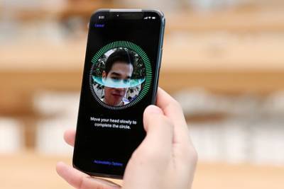 Apple решила главную проблему Face ID - lenta.ru - США