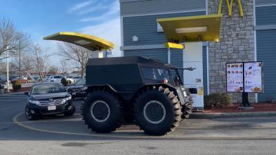 Блогеры испытали вездеход SHERP на дорогах США: видео - 24tv.ua - США