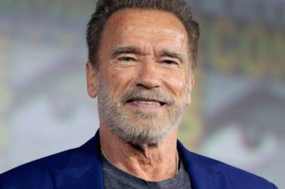 Арнольд Шварценеггер - Арнольд Шварценеггер сделал прививку против коронавируса. Видео - vkcyprus.com - Лос-Анджелес