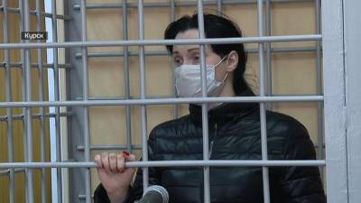 Мать, оскорблявшую и избивавшую сына в такси, лишили родительских прав - vesti.ru - Курск