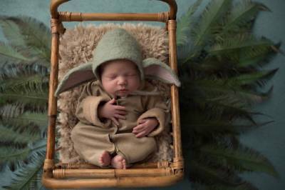 Шерлок Холмс - Новорожденные в костюмах Шерлока Холмса и Йоды: фотограф делает трогательные снимки младенцев - 24tv.ua - Техас