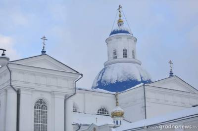К святому месту поклониться памяти. Паломники стремятся посетить место погребения митрополита Филарета, Почетного Патриаршего экзарха всея Беларуси на территории Жировичского монастыря - grodnonews.by - Белоруссия