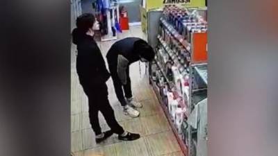 Полиция задержала рецидивиста с юным подельником, трижды ограбивших АЗС на Придорожной аллее - piter.tv - Санкт-Петербург