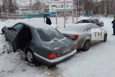 Водитель умер за рулем и протаранил несколько машин в Челнах - kazan.mk.ru - Набережные Челны - Автоград