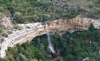 Водопад в середине каньона - vkcyprus.com - Кипр
