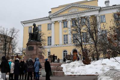 Виктор Садовничий - В здания МГУ приехали спецслужбы после угроз ректору - lenta.ru - Москва