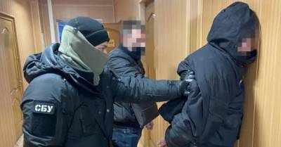 СБУ задержала функционера "Киевводоканала", выломав двери в офисе компании (ФОТО, ВИДЕО) - delo.ua