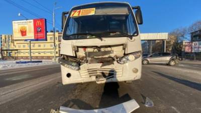 Пассажиры маршрутки пережили стресс во время ДТП на Пионерской - usedcars.ru - Хабаровск