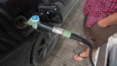 Ая Бензин - Средние цены на бензин в России увеличились за неделю на 10 копеек - nation-news.ru - Краснодар - Красноярск - Магадан - Кызыл