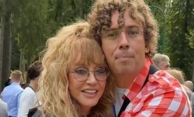 Алла Пугачева - Максим Галкин - Елизавета Галкина - Довольный Галкин показал, как расслабляется, пока Пугачевой нет рядом: «Такая массажистка классная…» - sport.politeka.net
