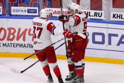 КХЛ. "Локомотив" вырвал победу у "Ак Барса" и другие матчи дня - sport.ru - Екатеринбург