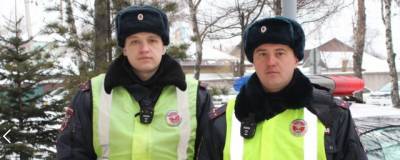 Приморские полицейские потушили пожар и спасли жильцов дома в Уссурийске - runews24.ru - Приморье край - Уссурийск