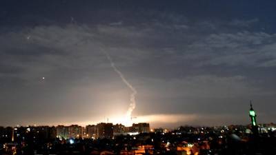 Сирийские силы ПВО отразили израильскую атаку в провинции Хама - iz.ru - Сирия - Сана - Триполи - Ливан
