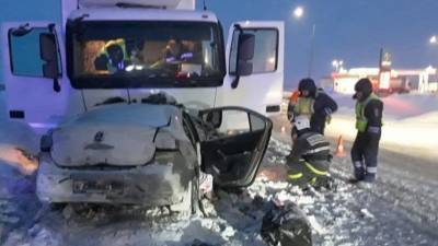 Семья с двумя детьми погибла в ДТП с грузовиком в Башкирии — видео - 5-tv.ru - Башкирия - Уфа - Челябинск - Самара