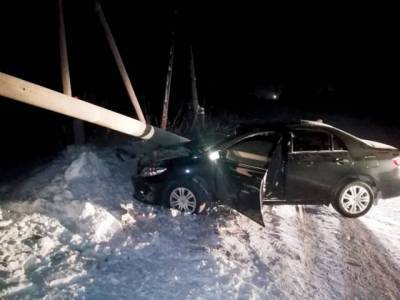 В Кузбассе пьяный водитель Toyota снёс бетонный столб - gazeta.a42.ru - Гурьевск