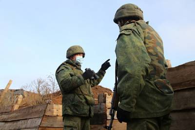 В Донбассе возобновились обстрелы с жертвами - lenta.ru - ДНР - ЛНР - Донецкая обл.