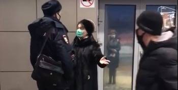 Снова скандал в Череповце. Полицейский пригрозил пенсионерке применением силы из-за отсутствия маски - vologda-poisk.ru - Череповец
