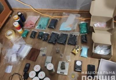 В Запорожской области задержали двух девушек за торговлю наркотиками (фото) - facenews.ua - Запорожская обл.