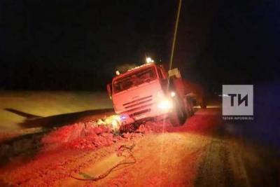 Владимир Попов - Под Нижнекамском автоинспекторы помогли водителю застрявшего грузовика - kazan.mk.ru - Нижнекамск