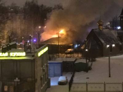 Хозпостройку храма тушили рано утром на Стачек - neva.today - Санкт-Петербург