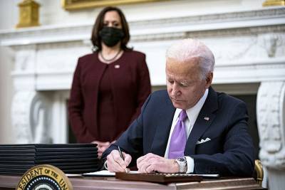 Дональд Трамп - Джо Байден - Байден убрал из кабинета в Белом доме секретную кнопку Трампа - tvc.ru
