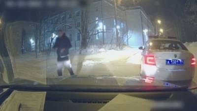 Пермяк исполнил перед полицейскими акробатический трюк в доказательство, что он трезв - vesti.ru - Пермь