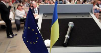 Тарас Креминь - Киев захотел сделать украинский официальным языком Евросоюза - ren.tv - Украина - Киев