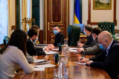 Петр Порошенко - Максим Бужанский - Зеленского назвали ответственным за тотальную украинизацию - lenta.ru